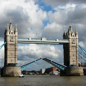 https://city-living-apartments.cambridgehotelsuk.com
